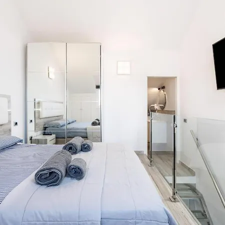 Daire House Golden Mile Tenerife By Holiday World